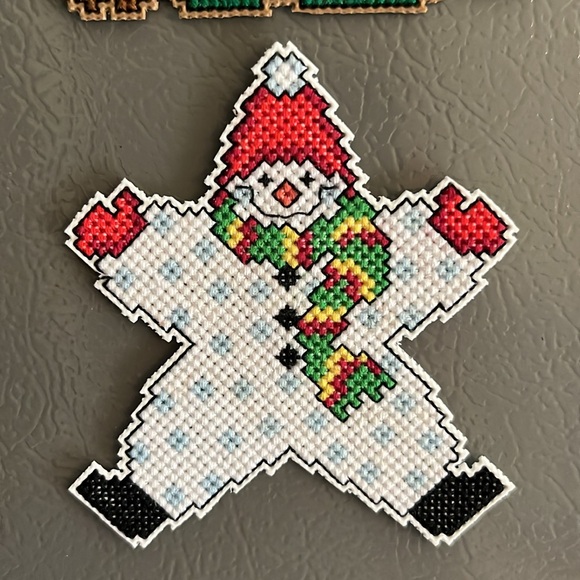 Christmas Magnets (4) - Cross stitched - Picture 3 of 6